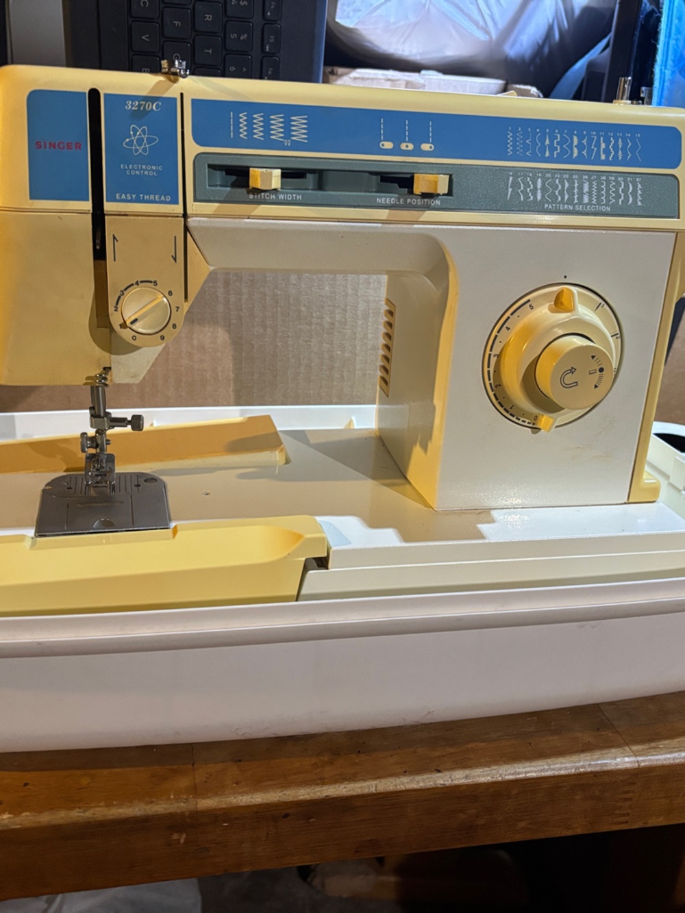 Singer 3270C Electronic Sewing Machine — Yellow & Blue Accent